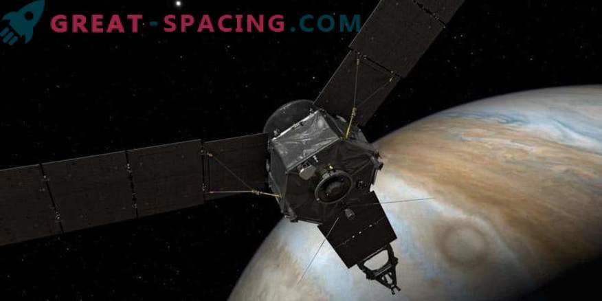 Juno misija nustato bangų kilpas Jupiteryje