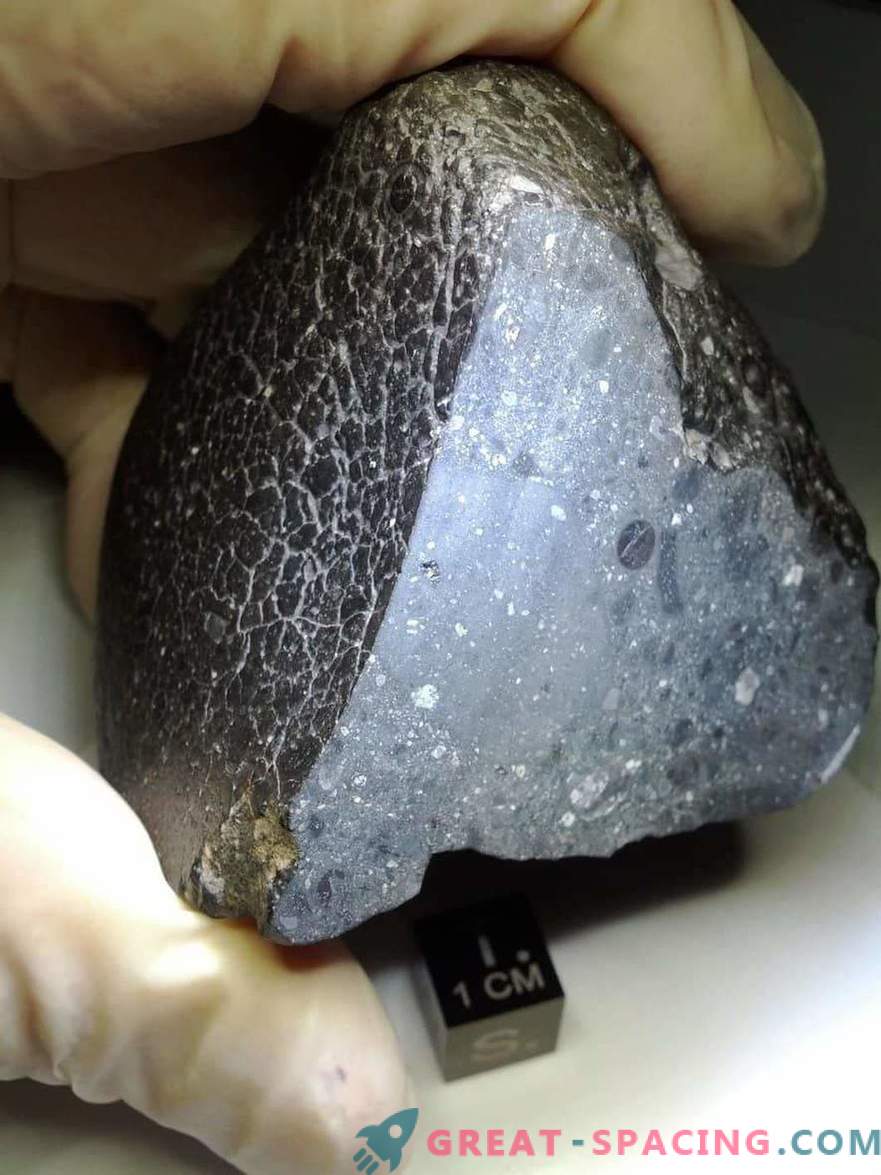 Meteorīti pirmo divu miljonu gadu laikā veica ūdeni uz Zemi