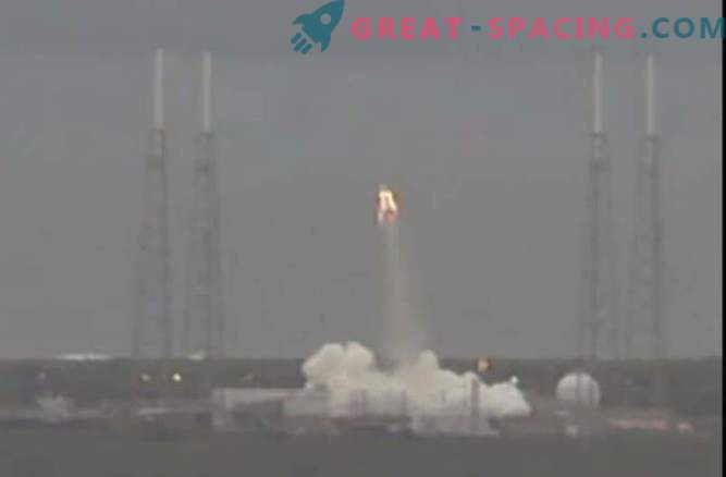 SpaceX Dragon pasažieru kosmosa kuģis veica pirmo izmēģinājuma lidojumu