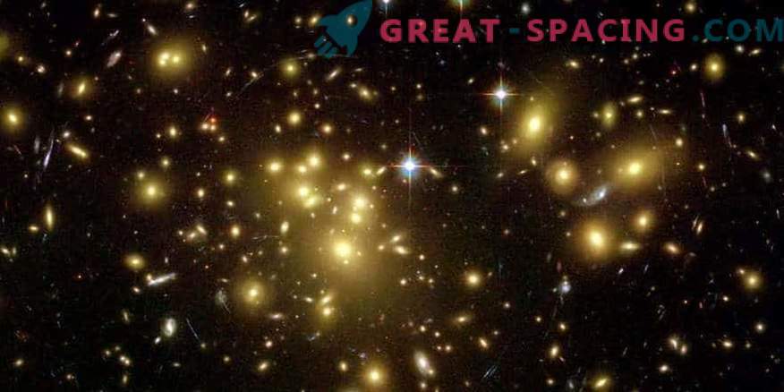 Visaptverošs pētījums par galaktikas klastera MACS J0417 apvienošanos