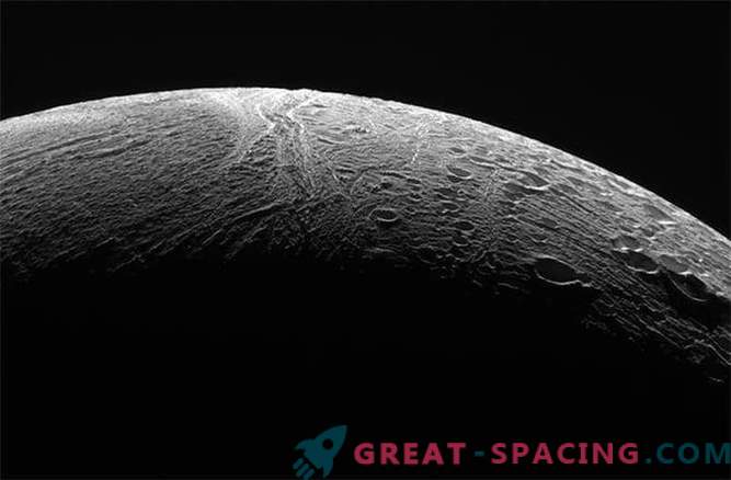 Cassini ieguva pēdējās fotogrāfijas no Enceladus