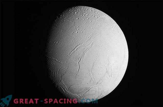 Cassini ieguva pēdējās fotogrāfijas no Enceladus