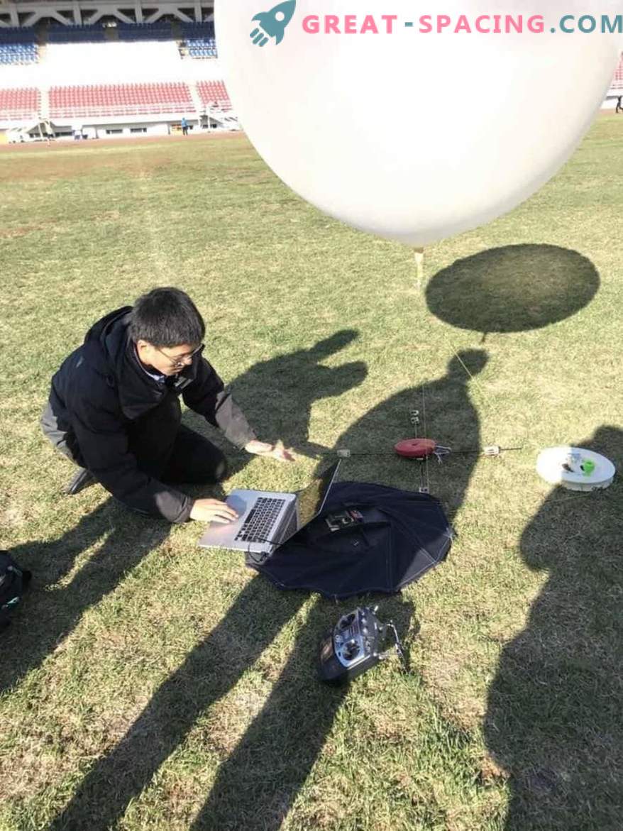 Studentas kuria sukamąjį erdvėlaivio šiluminį ekraną