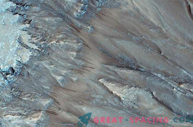Noslēpums atklāja: Marsa ūdenī ir šķidrs ūdens