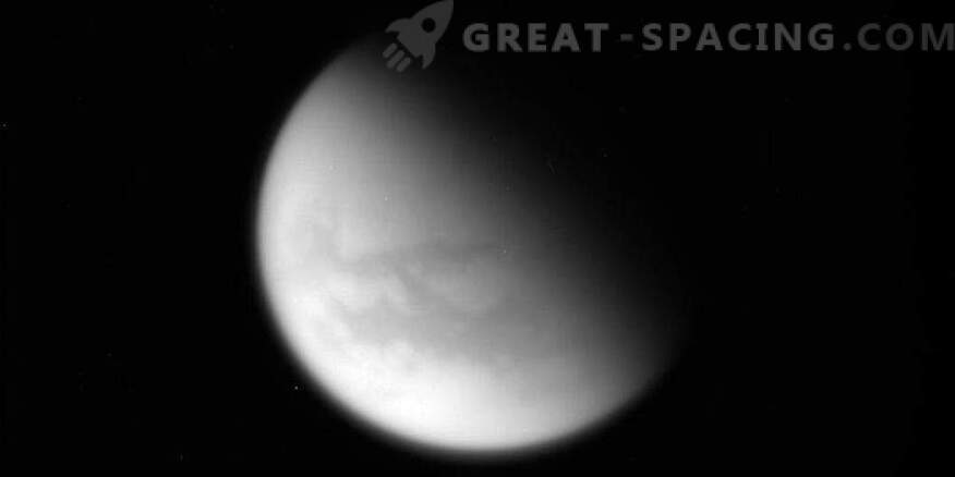 Cassini užbaigia galutinį „Titan“ perėjimą